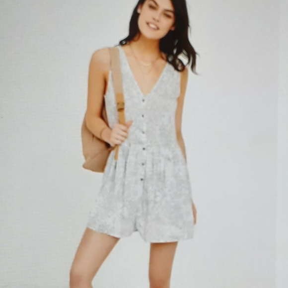 Ecote Dresses & Skirts - 🌻Cute Ecote Romper!